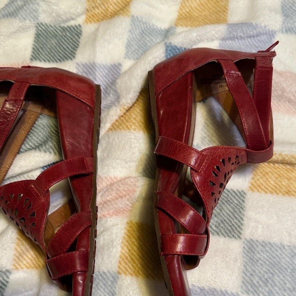Sofft Burgundy Leather Sandals size 7